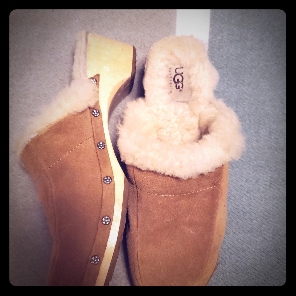 UGG Australia  cloggs size 6